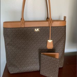 Michael Kors Maddie Large Logo Tote Bag with Michael Kors Wallet